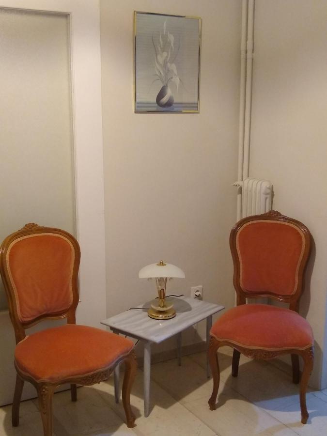 Acropolis Within 10 Minutes Walk! Classical Apartment And A Hostess At Your Side! Афины Экстерьер фото